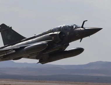 Κωμωδία: Η γαλλική Αεροπορία «προπονείται» για να κτυπήσει την Συρία αλλά βομβάρδισε κατά λάθος... γαλλικό εργοστάσιο!